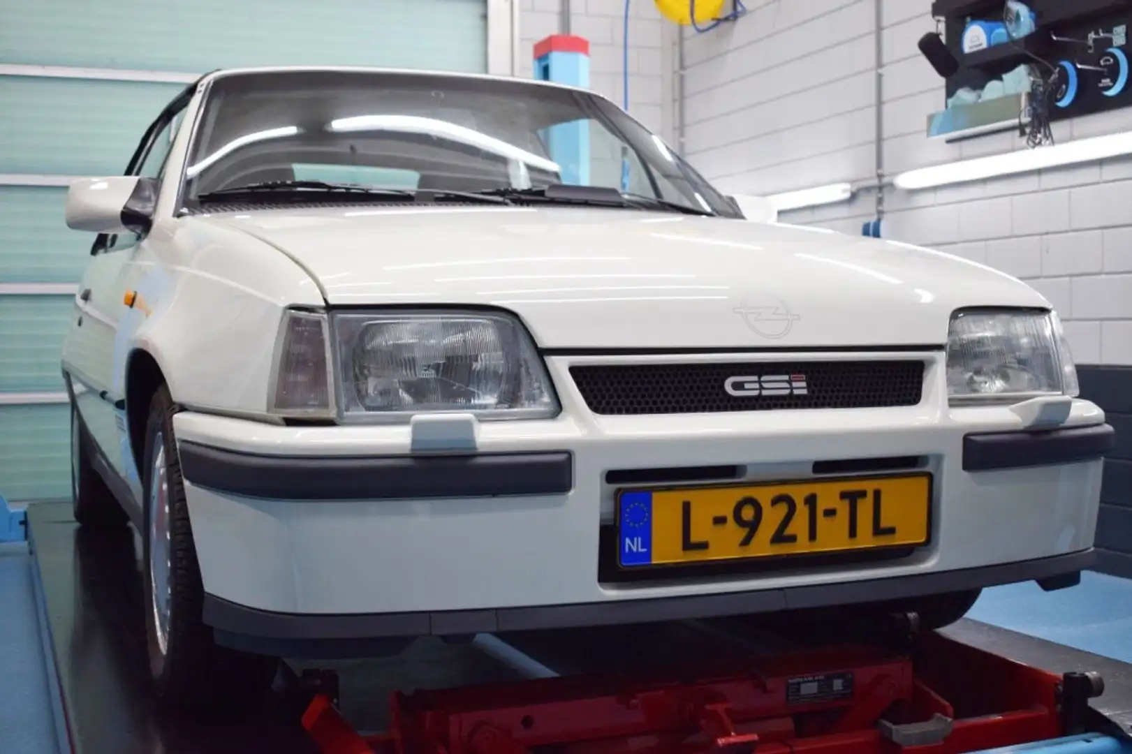 Opel Kadett GSI Білий - 1