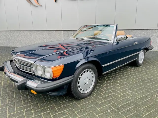 Mercedes-Benz SL 560 W107