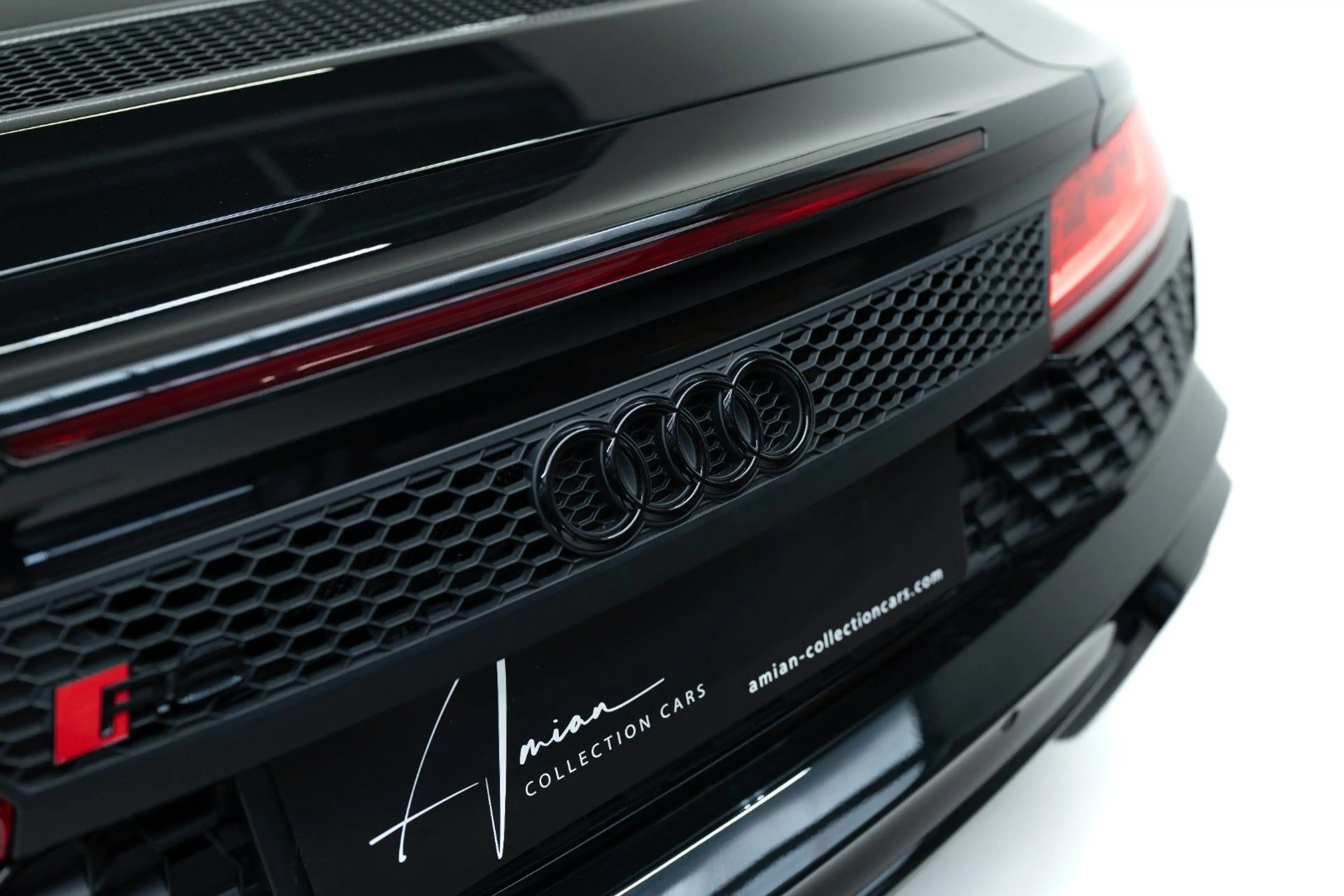 Audi R8 5.2 FSI Performance S Tronic Spyder RWD — photo 11