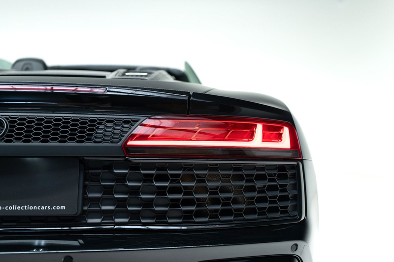 Audi R8 5.2 FSI Performance S Tronic Spyder RWD — photo 12
