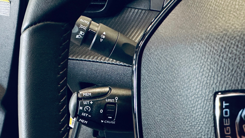 Peugeot 2008 1.2 Turbo *33.023km*BLACK EDIT PDC CAMERA CARPLAY NAVI CLIM CRUISE LIM — photo 14