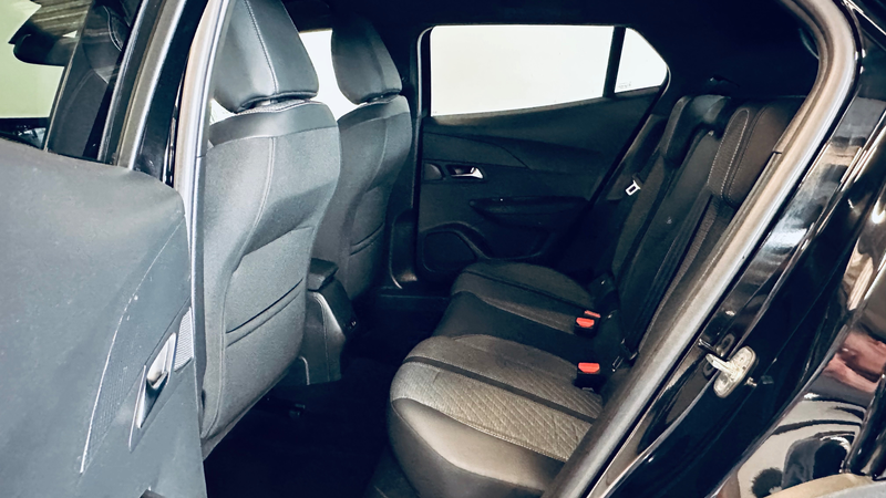 Peugeot 2008 1.2 Turbo *33.023km*BLACK EDIT PDC CAMERA CARPLAY NAVI CLIM CRUISE LIM — photo 7