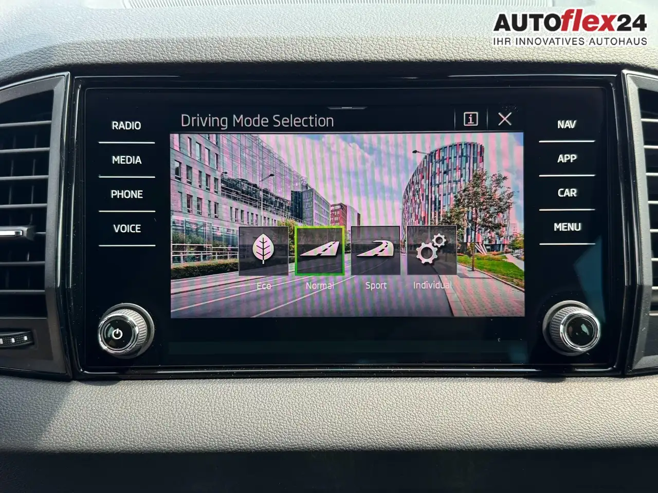 Skoda Karoq Sportline 1,5 TSI DSG 2ZKlimaautomatik Canton A..., миниатюра 23