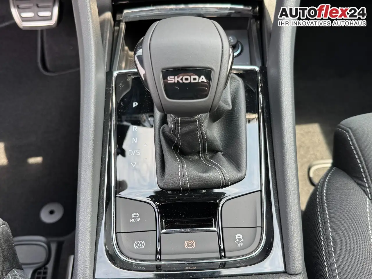 Skoda Karoq Sportline 1,5 TSI DSG 2ZKlimaautomatik Canton A..., миниатюра 17