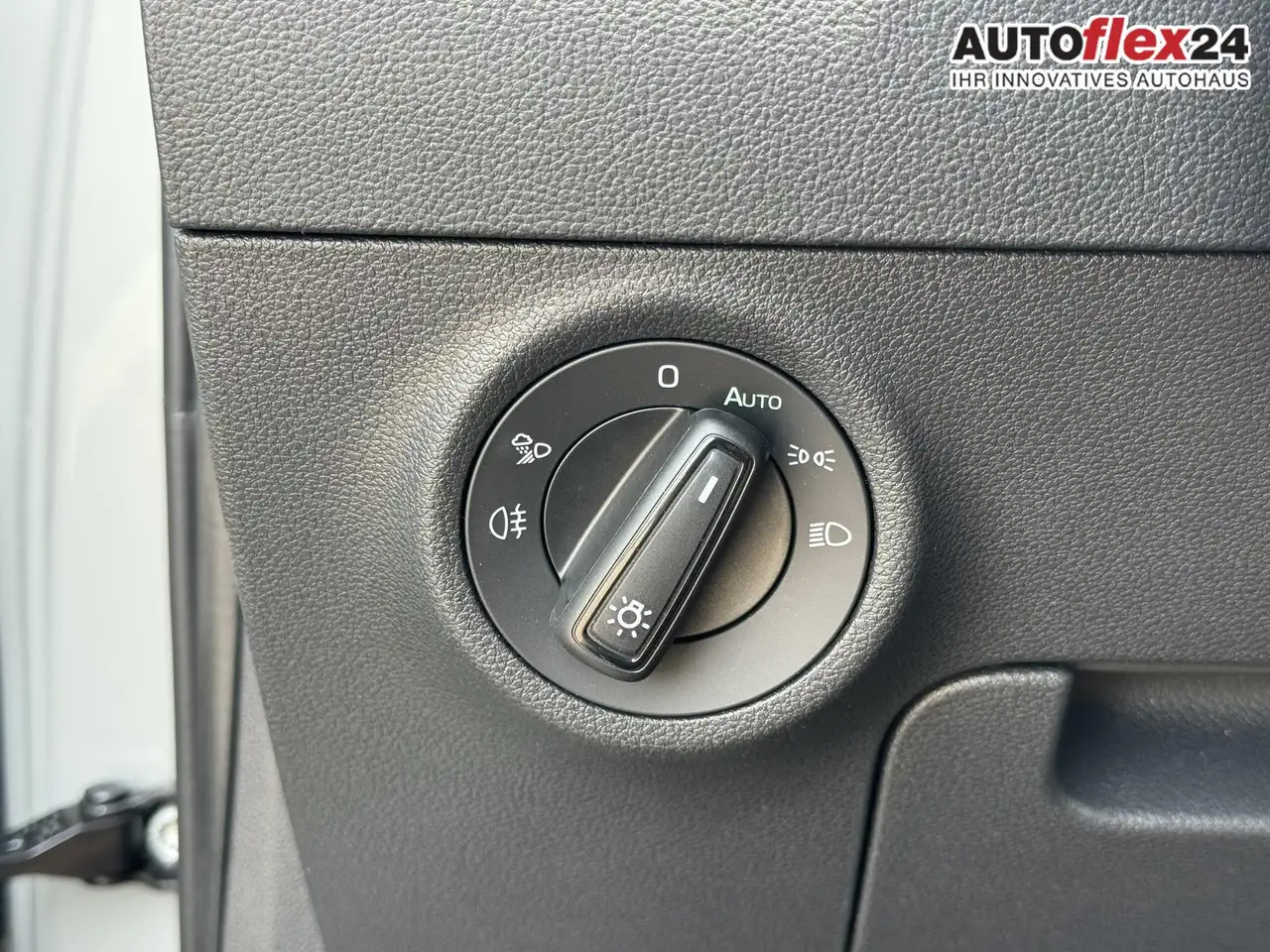 Skoda Karoq Sportline 1,5 TSI DSG 2ZKlimaautomatik Canton A..., миниатюра 29