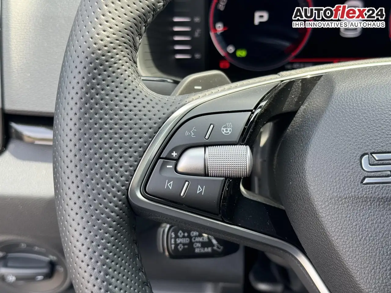 Skoda Karoq Sportline 1,5 TSI DSG 2ZKlimaautomatik Canton A..., миниатюра 14