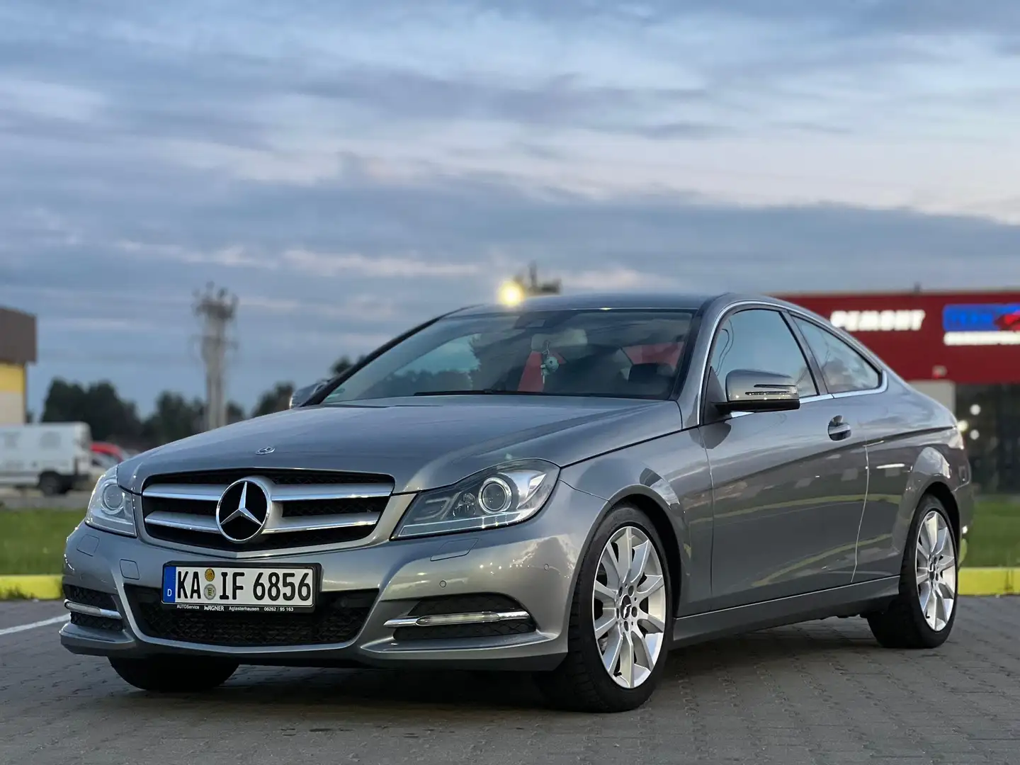 Mercedes-Benz 220 Srebrny - 1