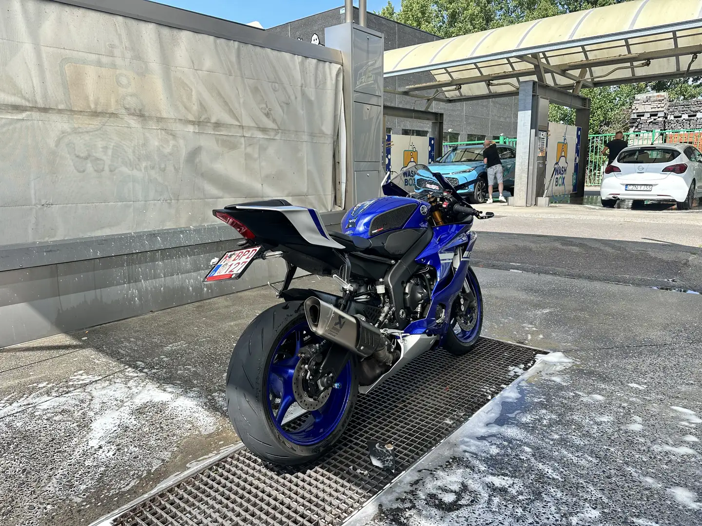 Yamaha YZF-R6 - 1