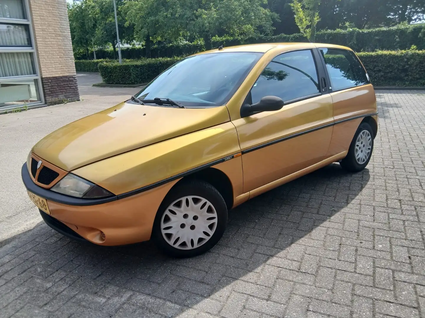 Lancia 1.2 LS Ypsilon Elefantino Amarillo - 1