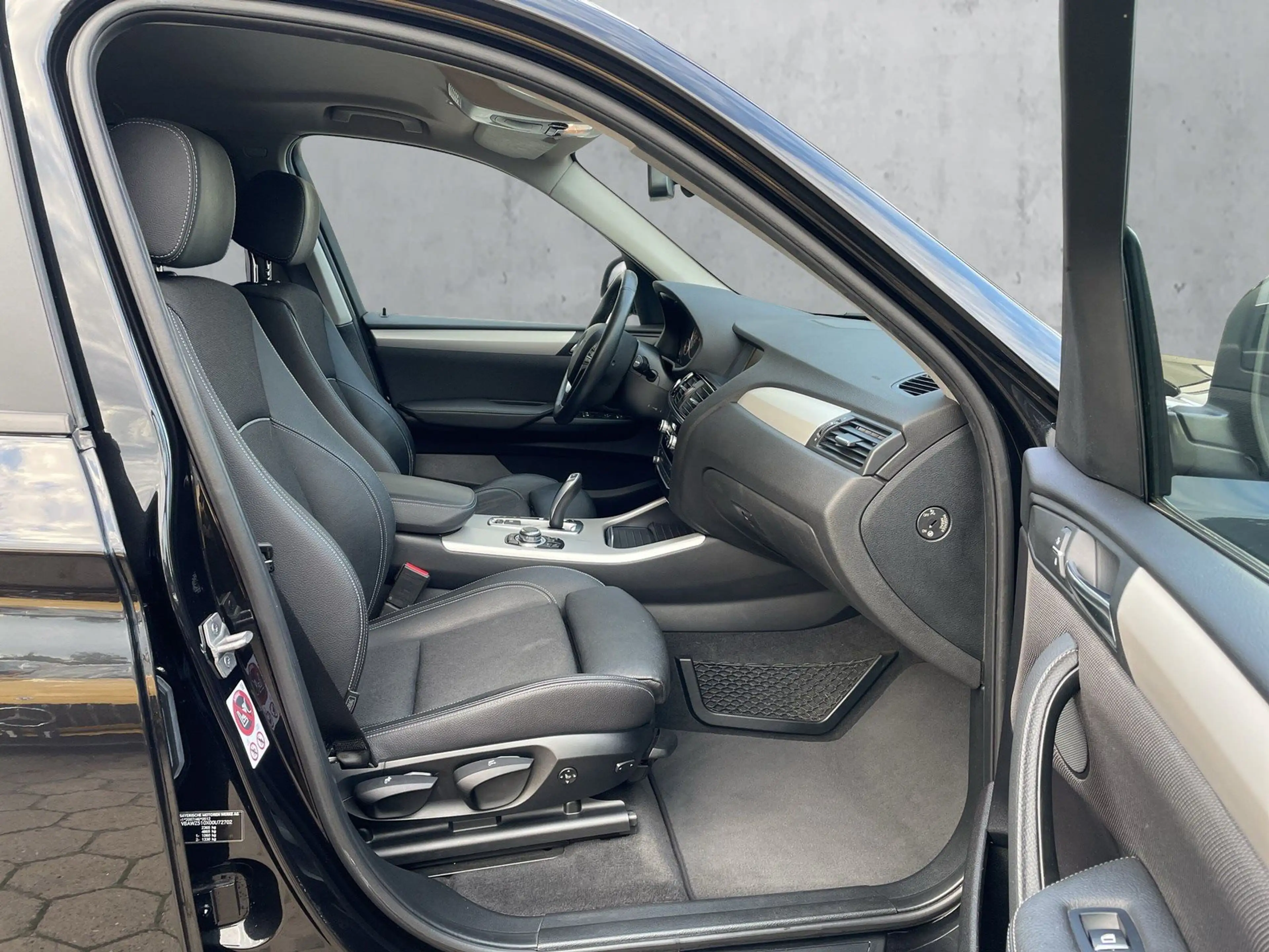 BMW X3 xDrive20d Advantage AHK+Bi-Xenon+Leder+Kam — photo 14