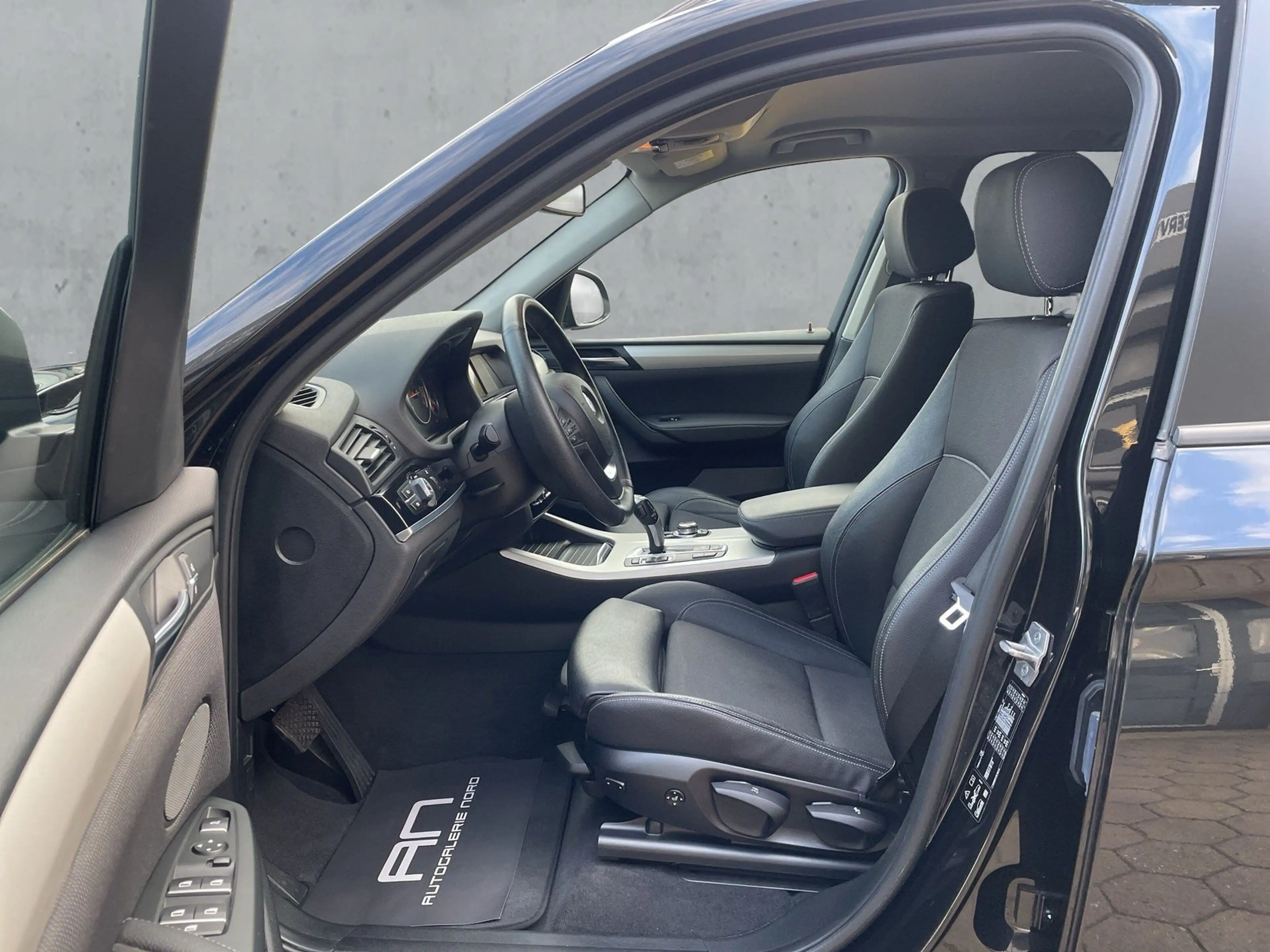 BMW X3 xDrive20d Advantage AHK+Bi-Xenon+Leder+Kam — photo 9