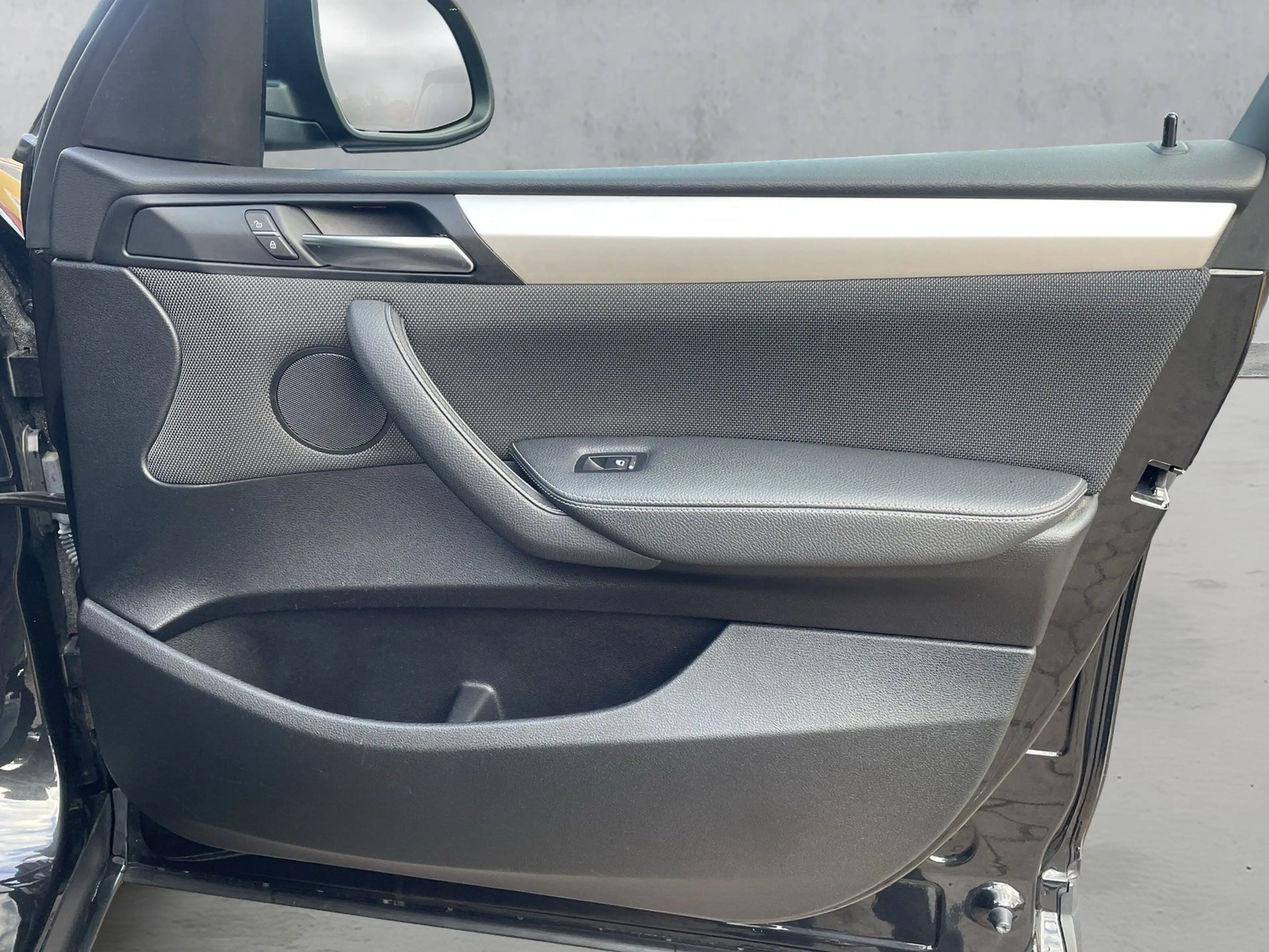 BMW X3 xDrive20d Advantage AHK+Bi-Xenon+Leder+Kam — photo 15