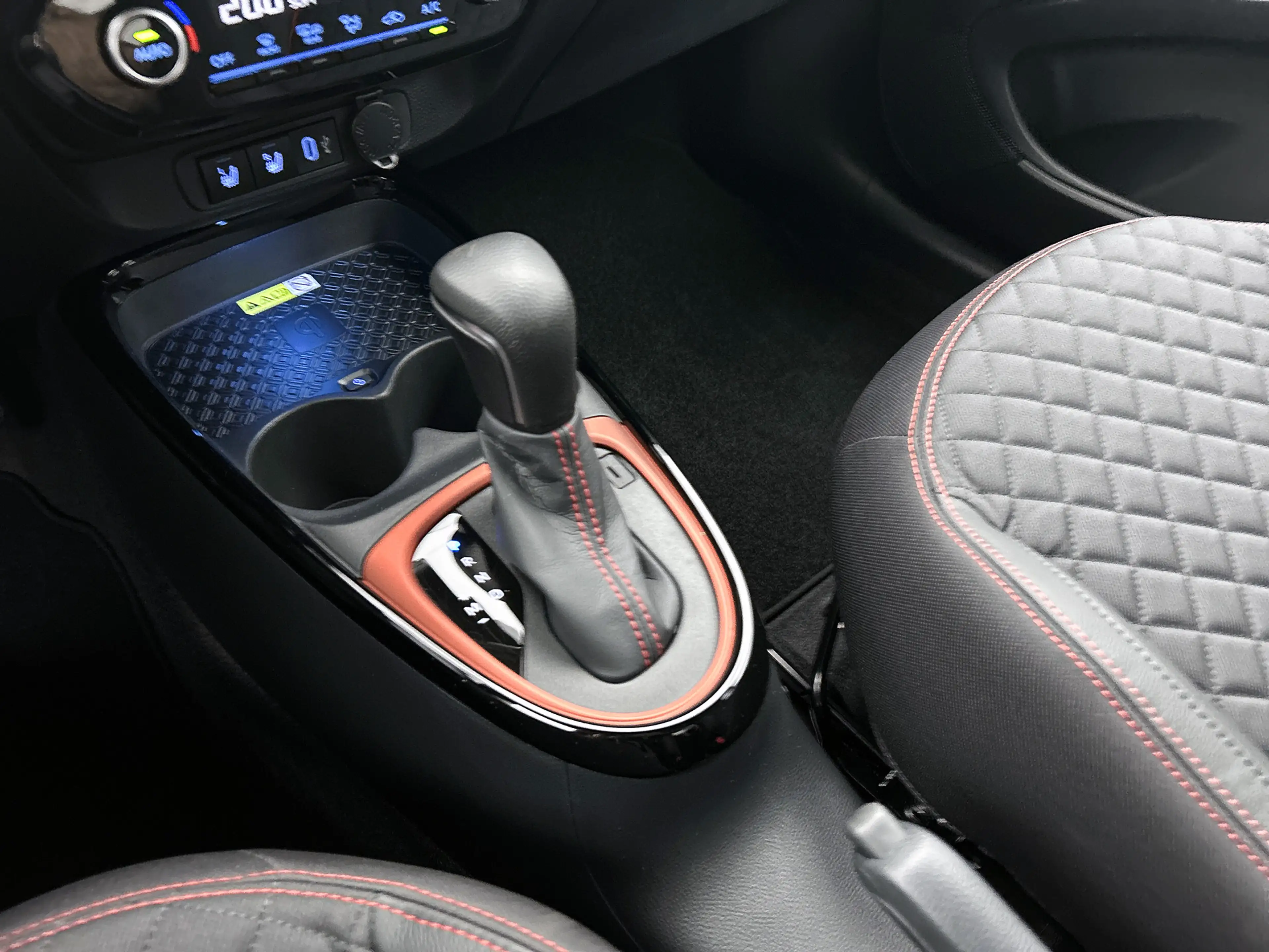 Toyota Aygo X 1.0 VVT-i S-CVT Envy Bi-Tone | Stoelverwarming | N — photo 10