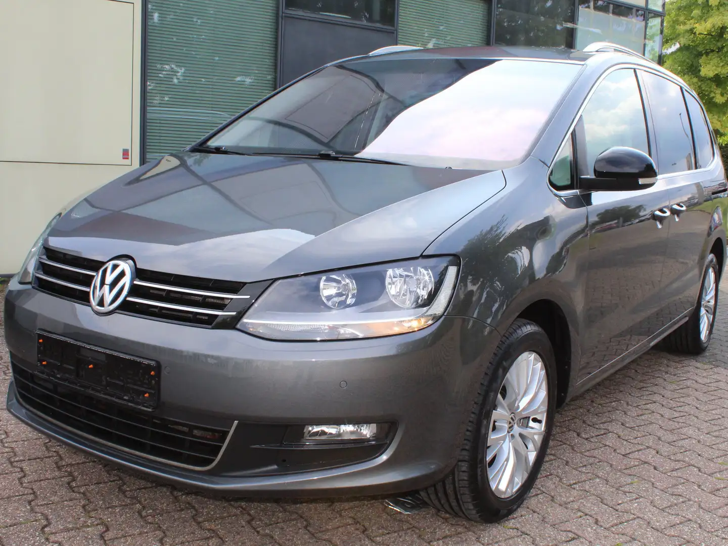 Volkswagen Sharan 2.0 TDI BlueMotion Technology *STYLE*NAVI*PDC*AHK* Gris - 1