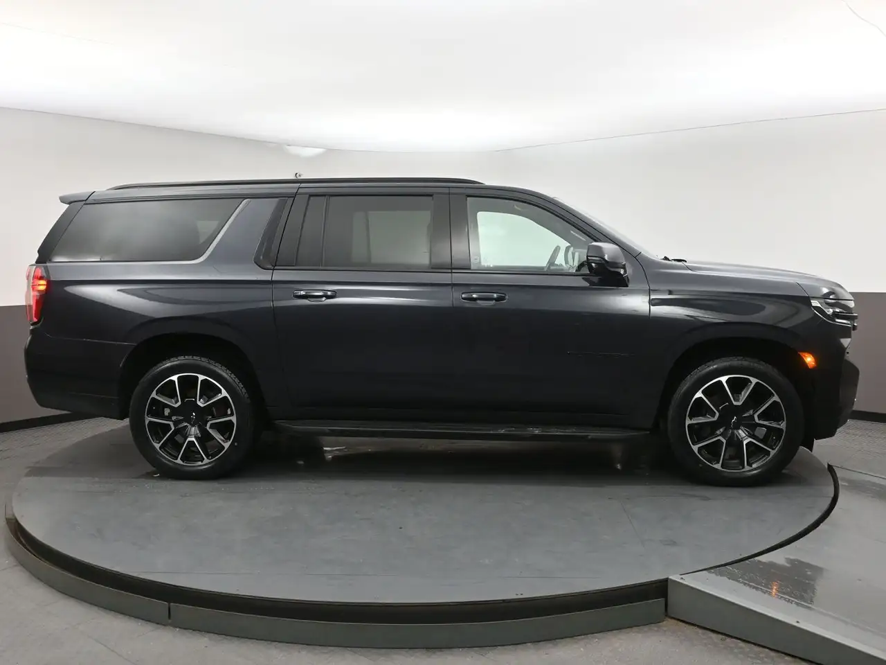 Chevrolet Suburban снимка Chevrolet Suburban