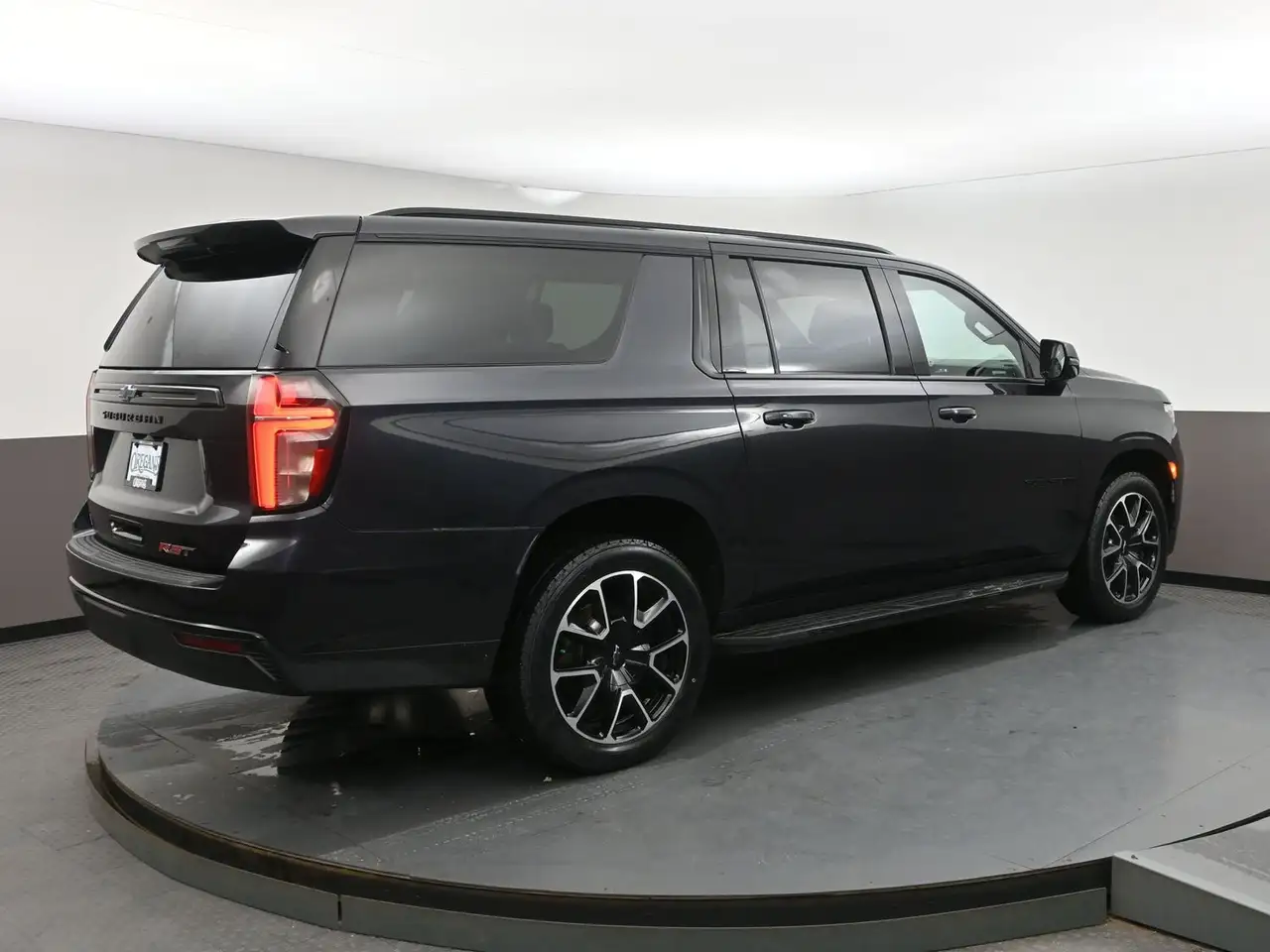 Chevrolet Suburban снимка Chevrolet Suburban