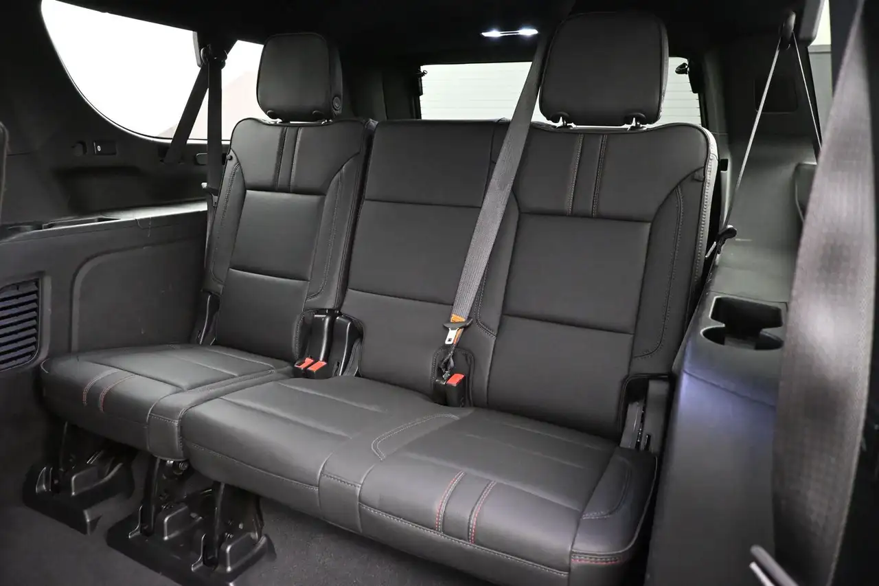 Chevrolet Suburban снимка Chevrolet Suburban