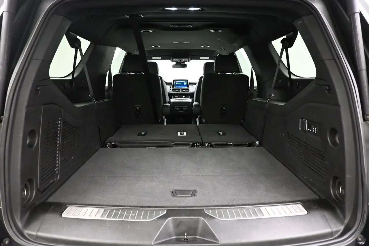 Chevrolet Suburban снимка Chevrolet Suburban