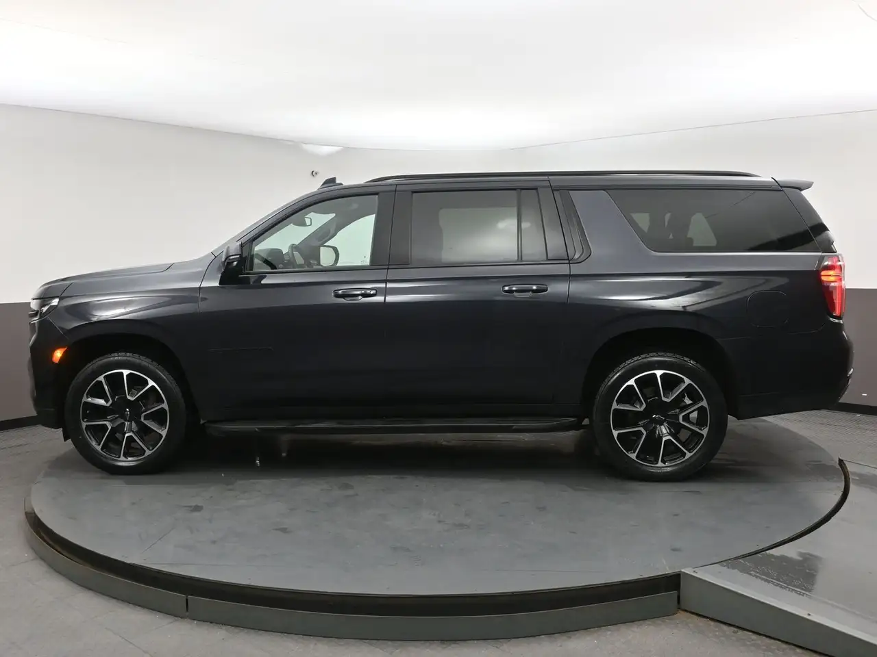 Chevrolet Suburban снимка Chevrolet Suburban