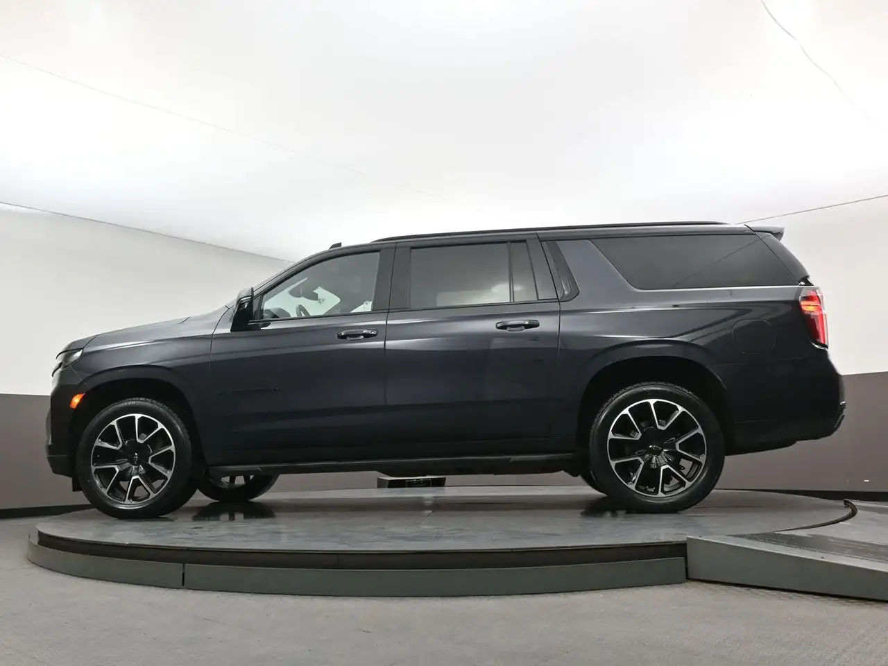 Chevrolet Suburban снимка Chevrolet Suburban