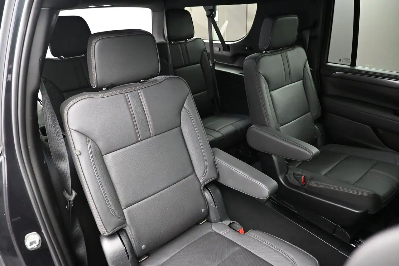 Chevrolet Suburban снимка Chevrolet Suburban