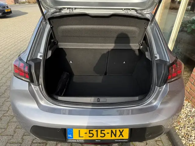 Peugeot 208 view 6