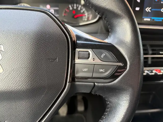 Peugeot 208 view 25