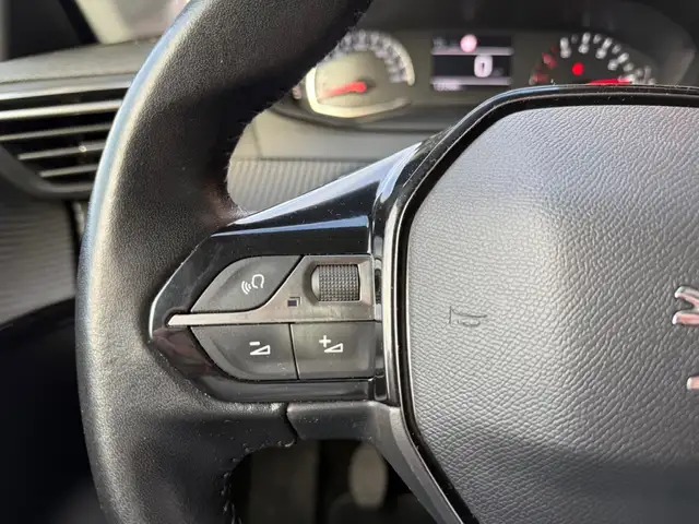 Peugeot 208 view 26