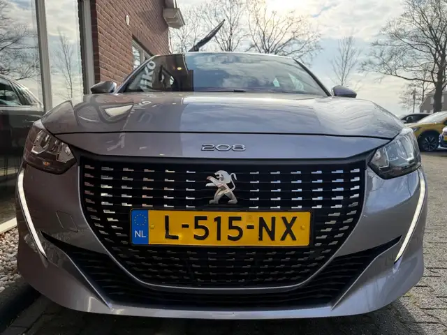 Peugeot 208 view 13