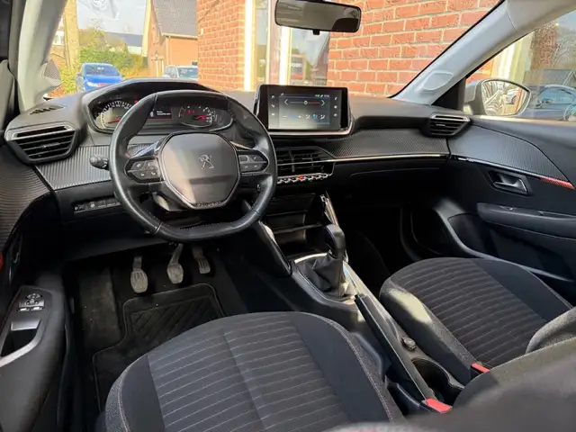 Peugeot 208 view 3