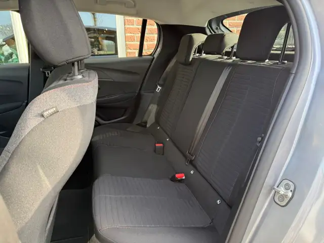 Peugeot 208 view 5