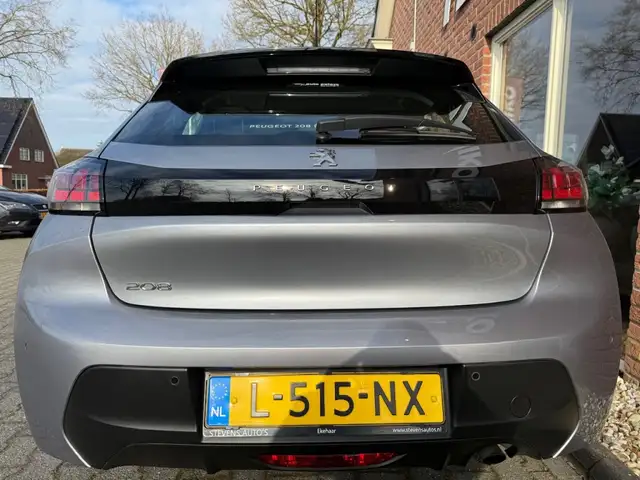 Peugeot 208 view 10