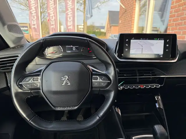 Peugeot 208 view 7