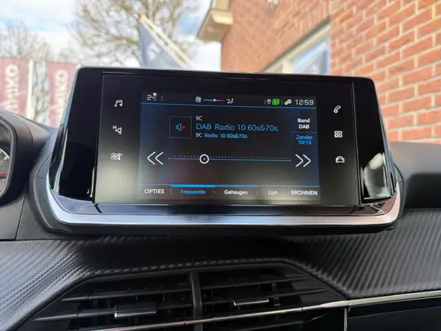 Peugeot 208 view 24