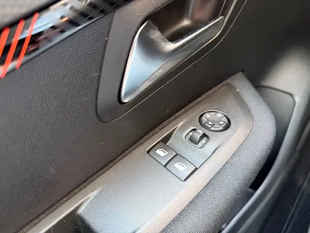 Peugeot 208 view 30