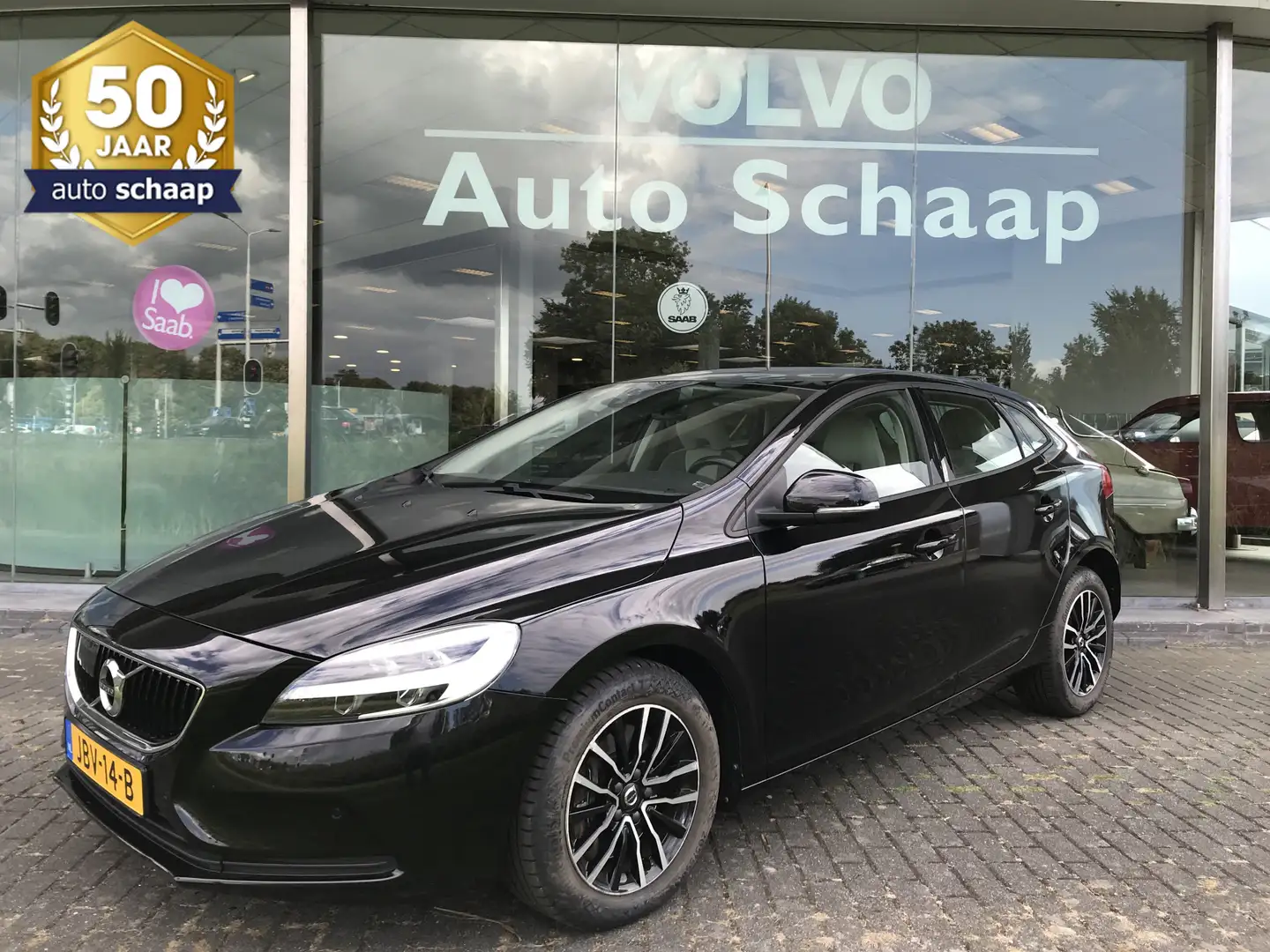 Volvo V40 2.0 D2 Nordic+ Automaat | Rijklaar incl 12 mnd Bov Noir - 1