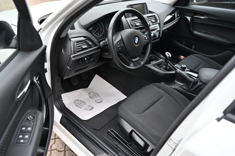 BMW 116 i Advantage LED PDC — photo 10