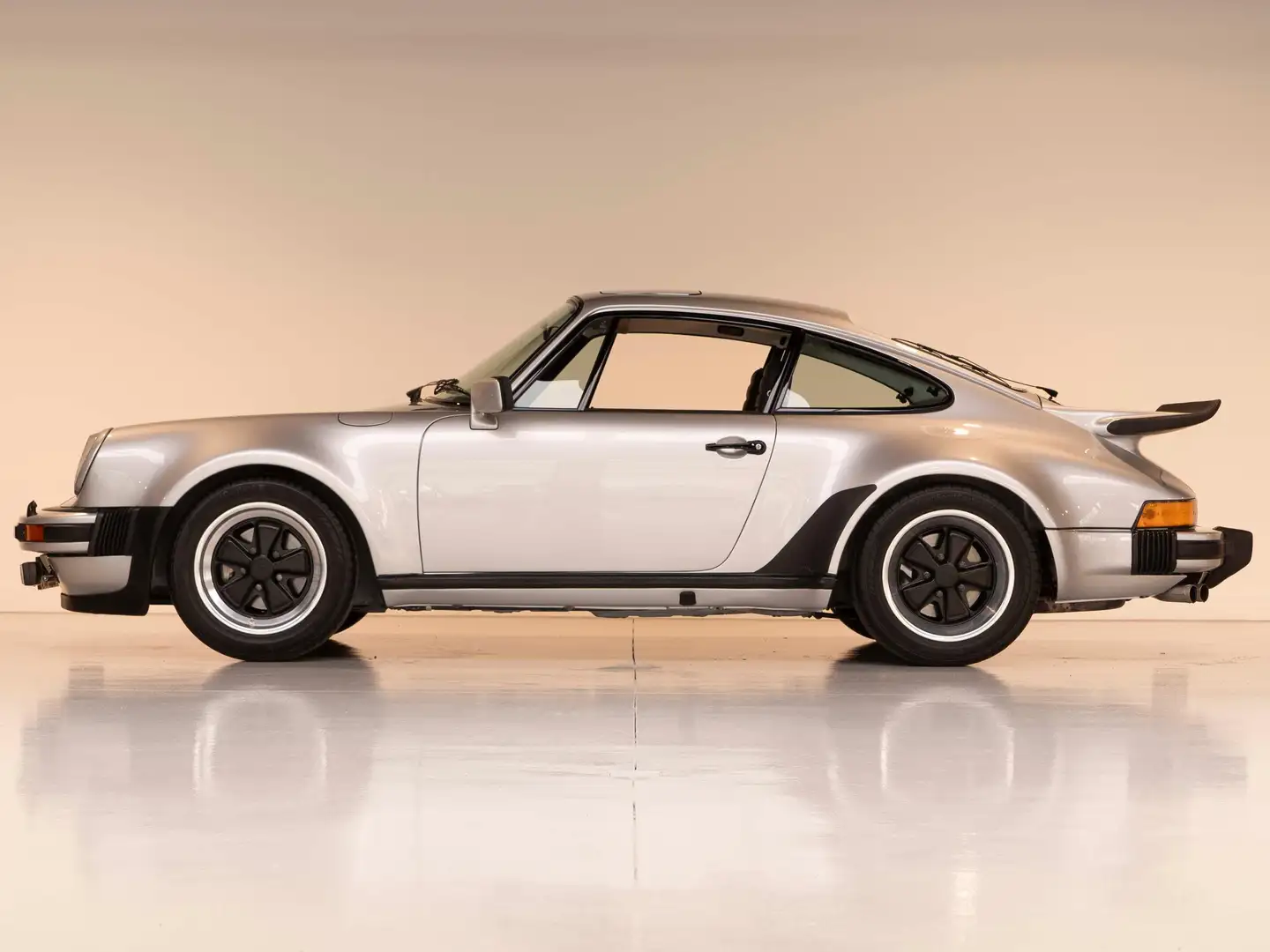 Porsche 930 911 Turbo 3.0 Matching German Silber - 1