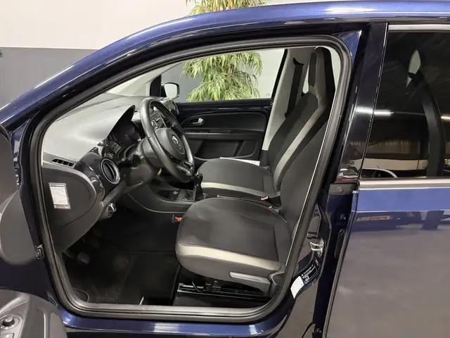 Volkswagen Up! view 8
