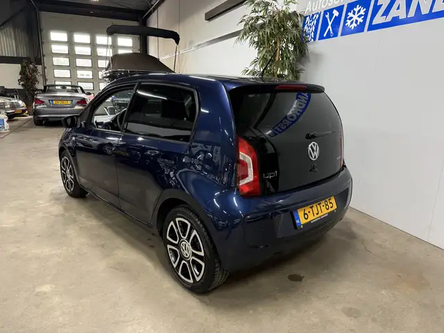 Volkswagen Up! view 6