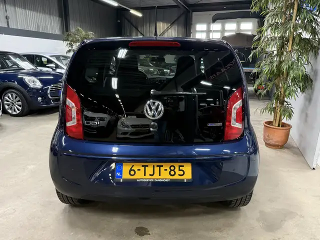Volkswagen Up! view 5