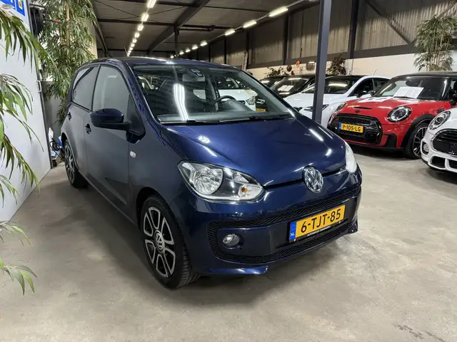 Volkswagen Up! view 3