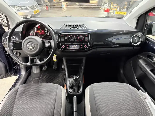 Volkswagen Up! view 14