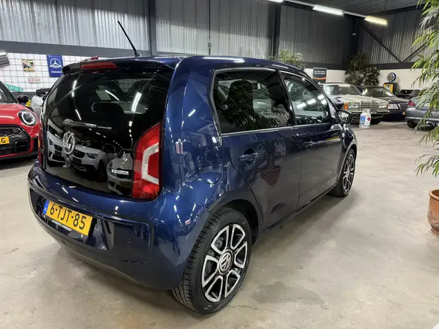 Volkswagen Up! view 4