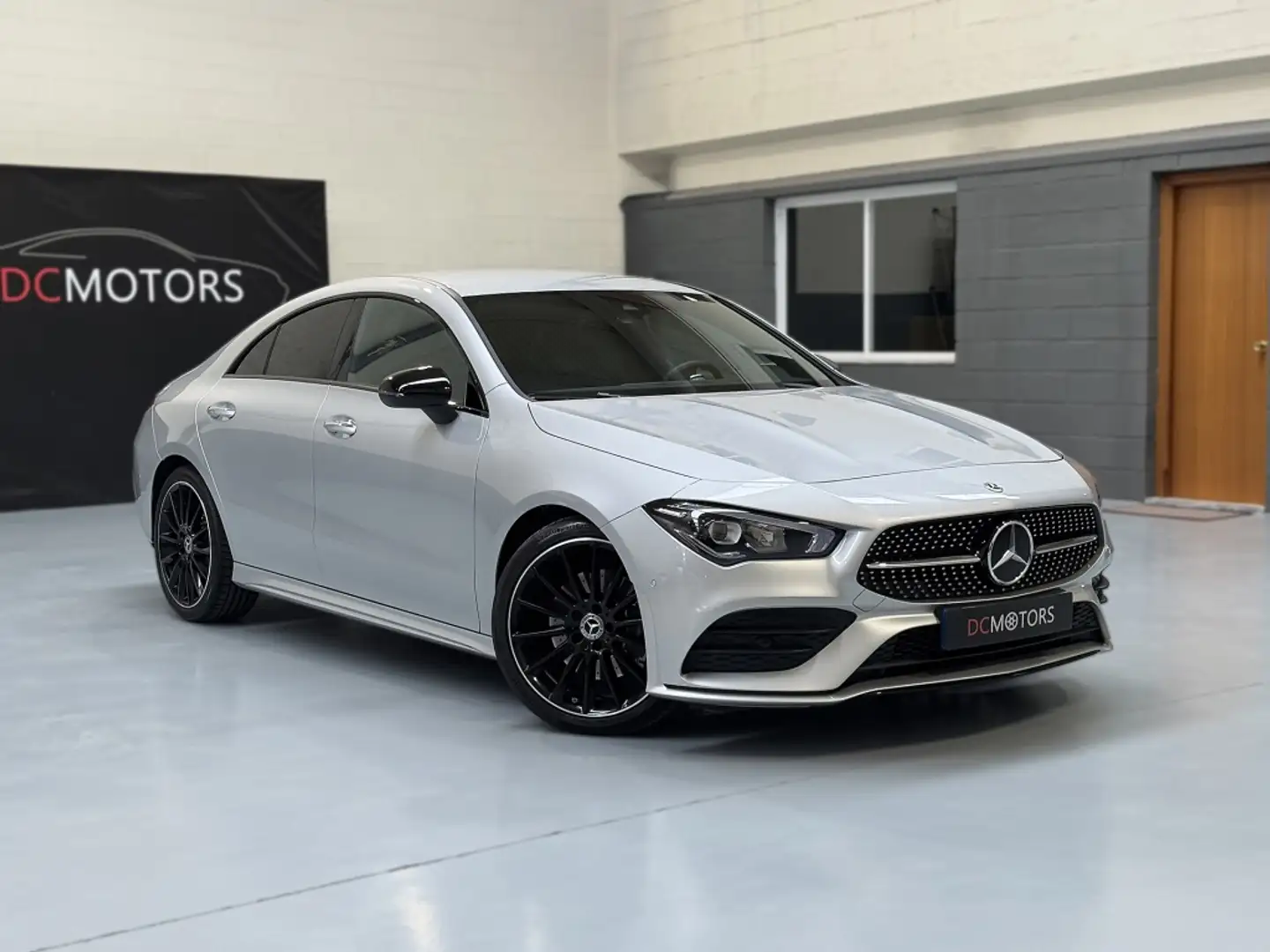 Mercedes-Benz CLA 200 7G-DCT Silber - 2