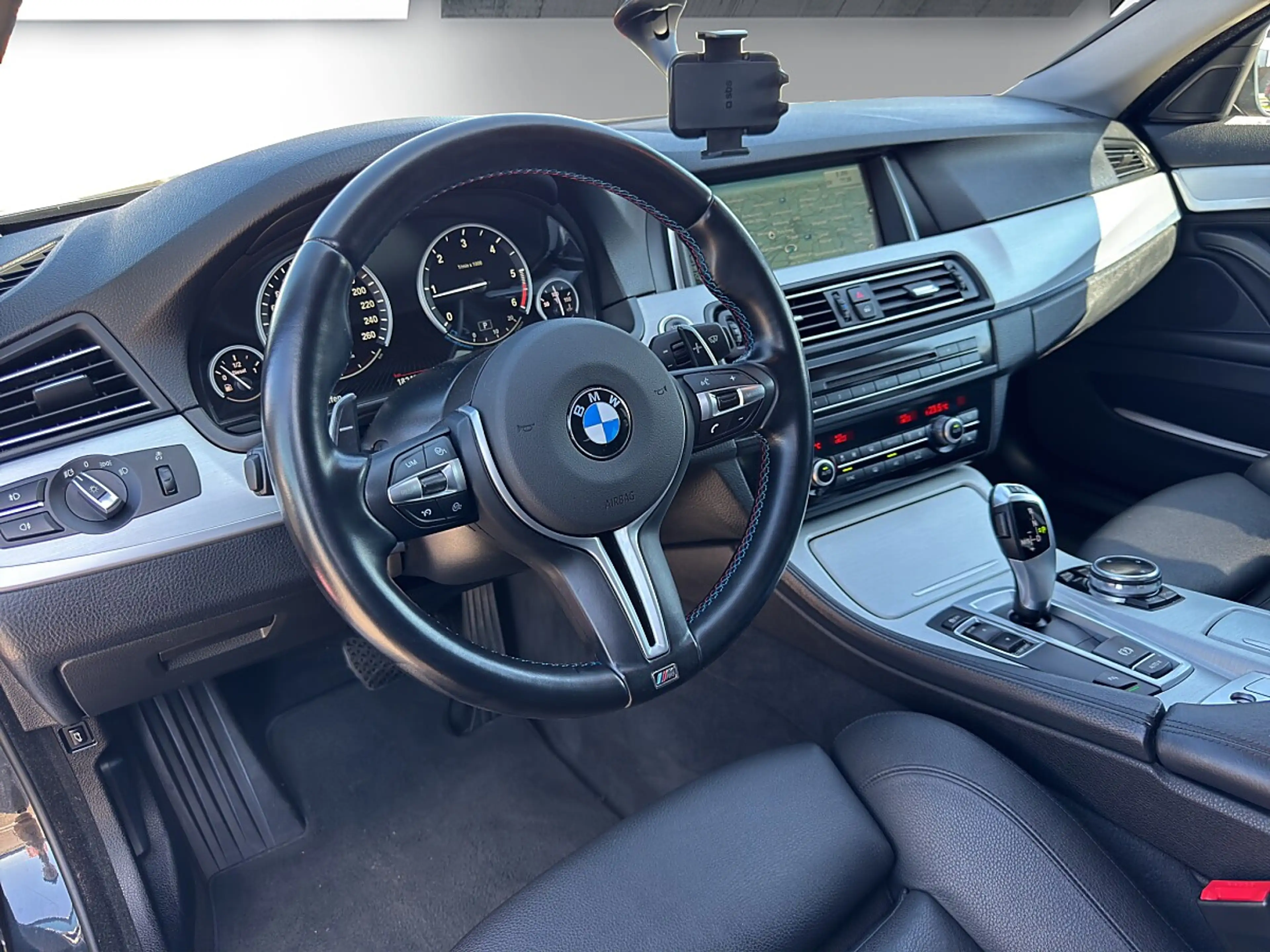 BMW 525 d — photo 9