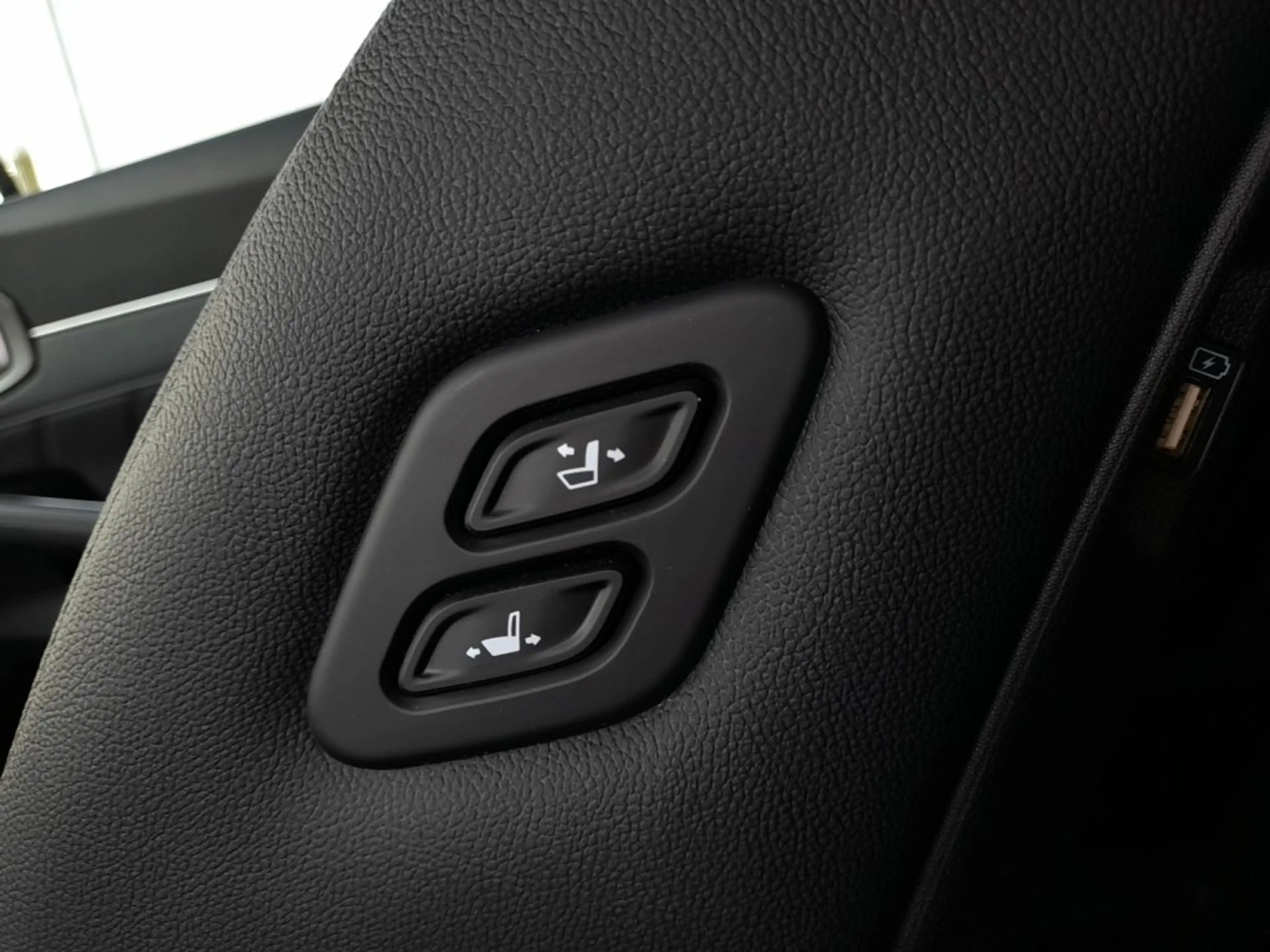 Kia Sorento DESIGN 4x4 PHEV Aut. *7 SITZE / SKY / VOLL LED & FLA  / NAVI / KAMERA / E-SITZE & MEMORY / BOSE* — photo 13