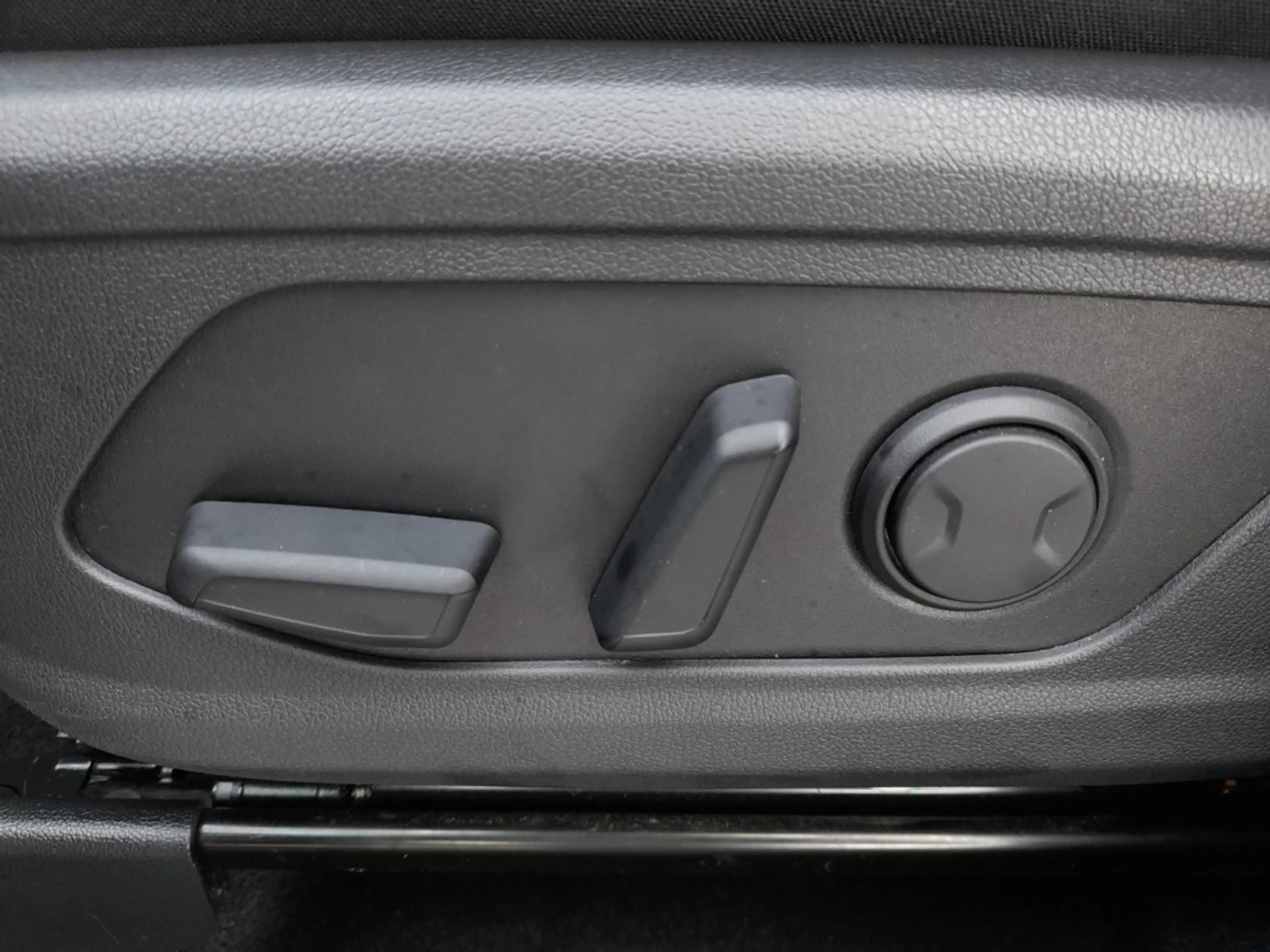 Kia Sorento DESIGN 4x4 PHEV Aut. *7 SITZE / SKY / VOLL LED & FLA  / NAVI / KAMERA / E-SITZE & MEMORY / BOSE* — photo 11