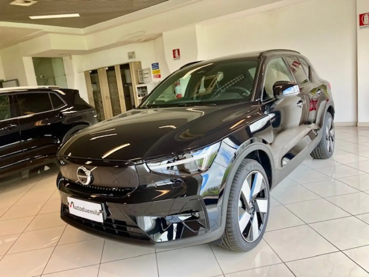Volvo XC40 B3 automatico Ultra Black Edition Km 130 !!!!!! Nero - 1