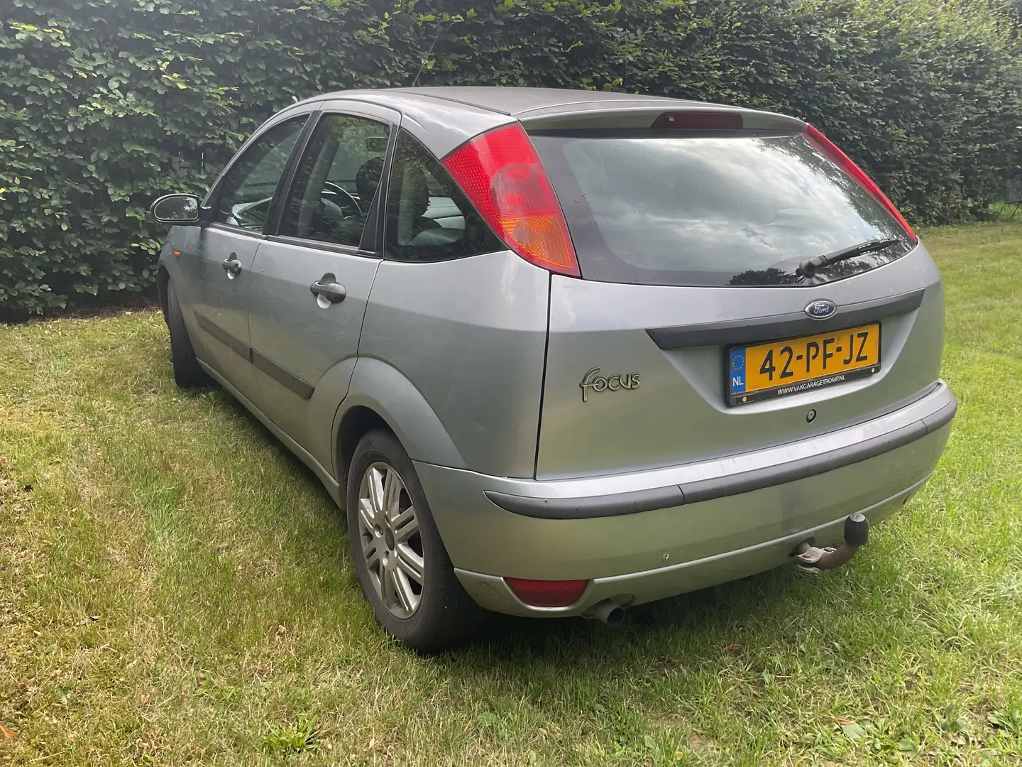 Ford Focus Focus 1.6-16V Futura Сірий - 1